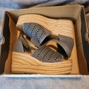 A.n.a  Woven Platform Sandals Blue Womans 5 M NWT